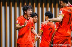 九游体育网页版入口-比赛中球员表现抢眼，赢得掌声