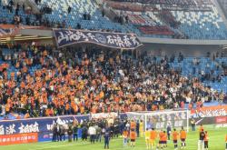 九游体育中国官网-青岛黄海中场球员获得进球，助球队赢球