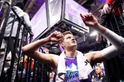 九游体育app-步行者战胜雷霆，萨波贾海蒂甘诺梅洛全方位灌篮得分的简单介绍