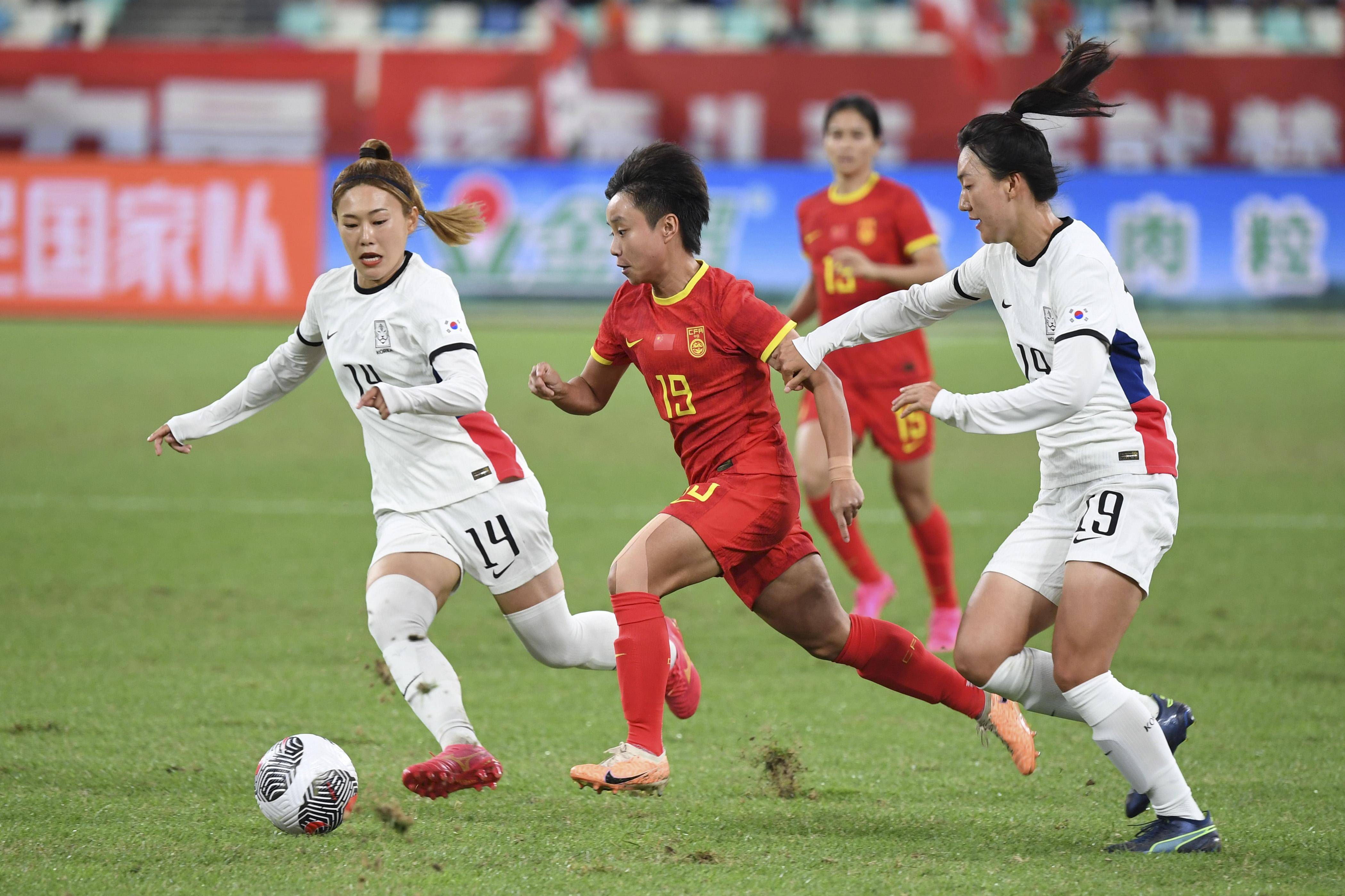 包含亚洲足坛风云再起中国女足实力跻身国际之巅的词条