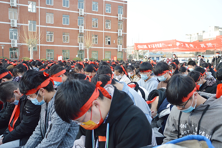 九游体育官方登录入口-传统强队闯入复活赛决战，反超夺冠壮志凌云的简单介绍