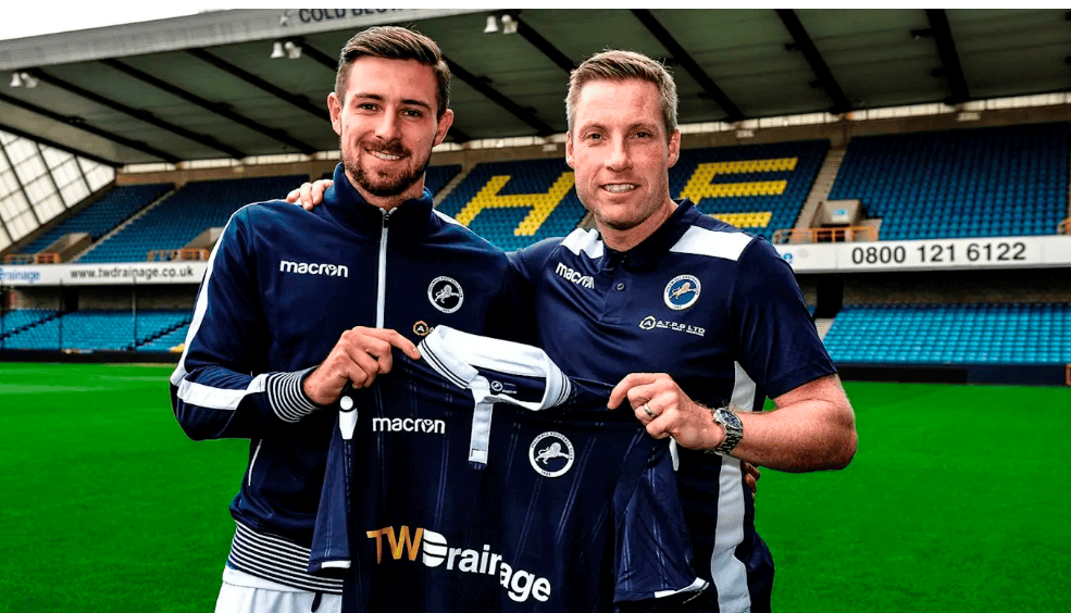 包含莱切斯特城逆袭战胜对手稳固五大联赛位置的词条