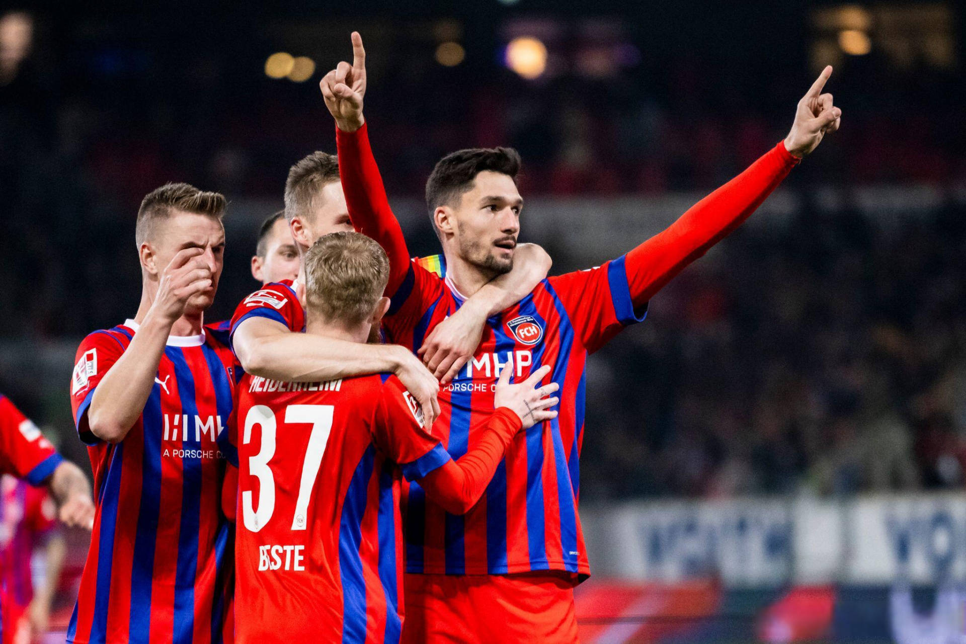 包含不来梅队客场大胜，德甲中游球队崭露头角的词条