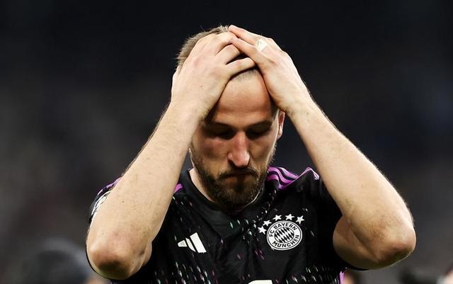 拜仁慘敗！莱万连场破门无效，拜仁受挫落败