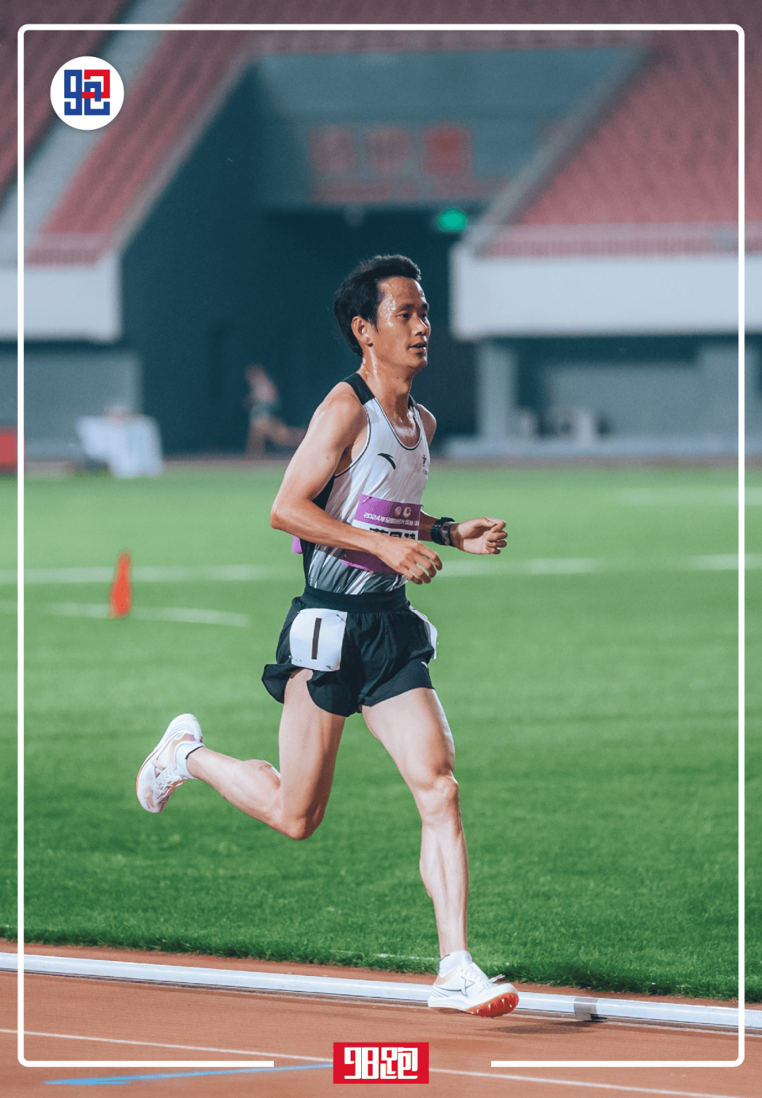 田径比赛中发生惊险一幕，裁判遭抗议