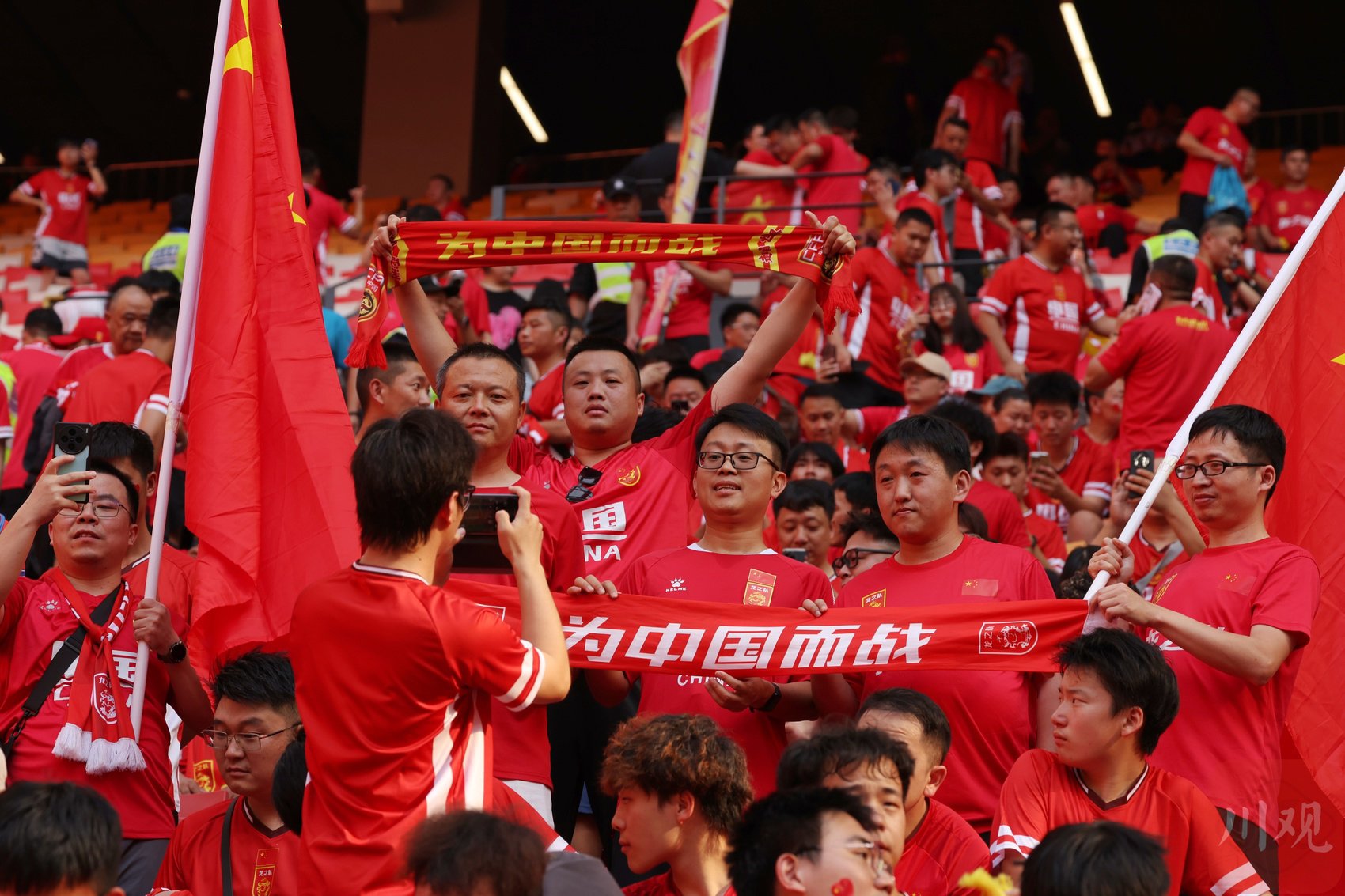 国际赛场风采，中国足球队获得冠军