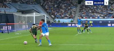 激动人心！国家队员们踢出了精彩