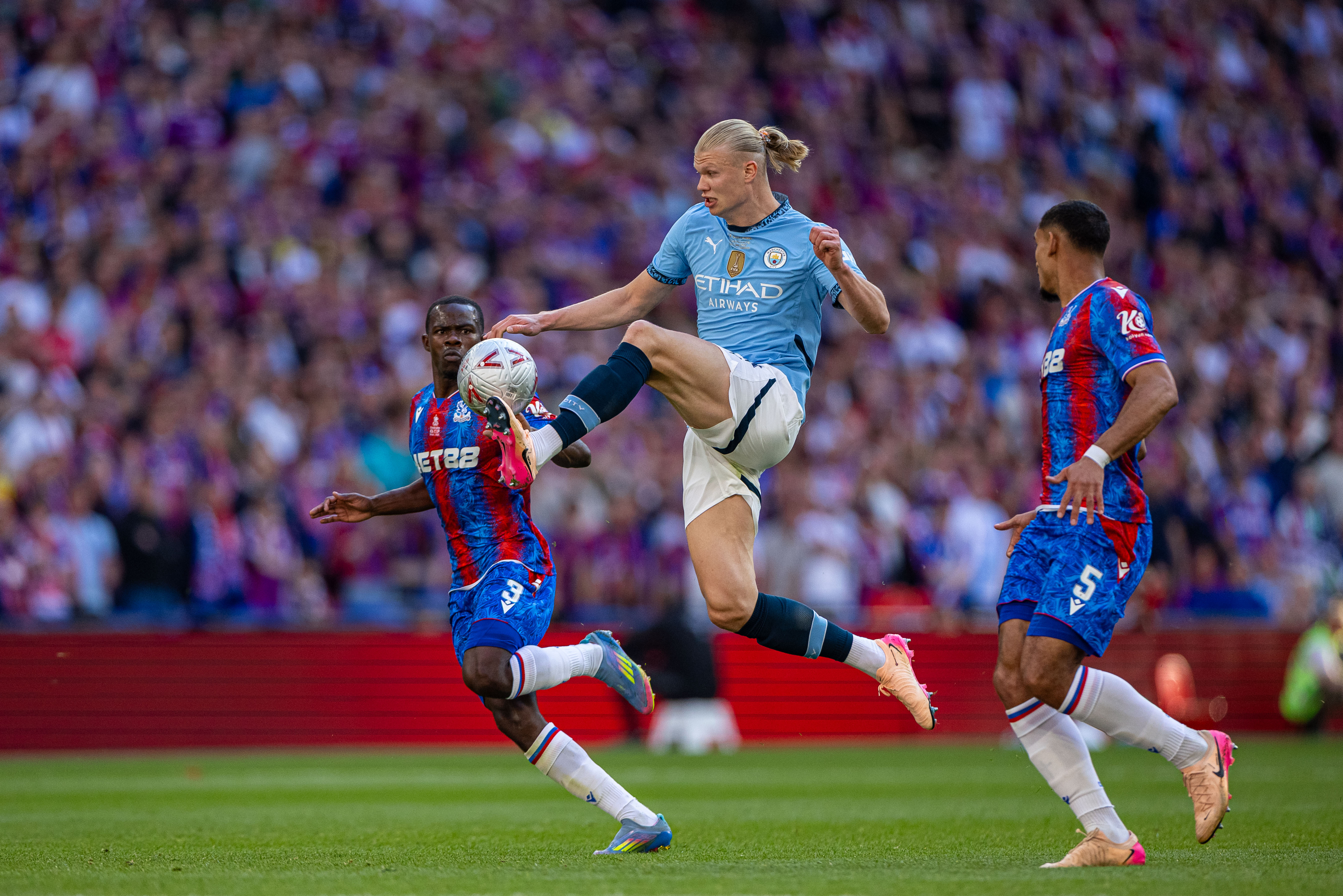 英格兰女足队员全力备战下一场比赛