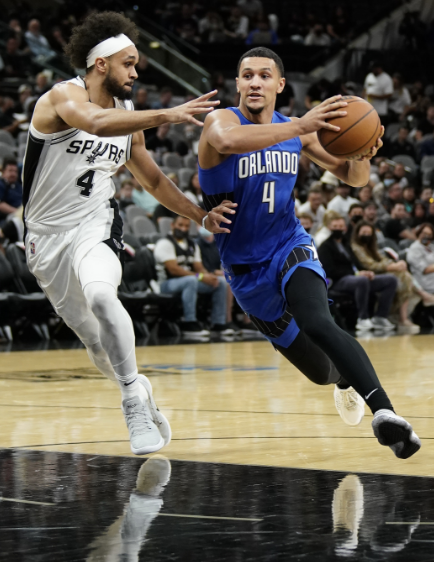 凯尔特人大胜马刺迎来开门红