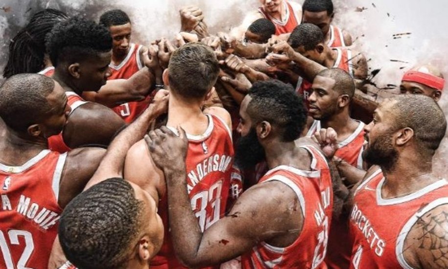 包含热火队主场作战，球迷热情助威团结一心的词条