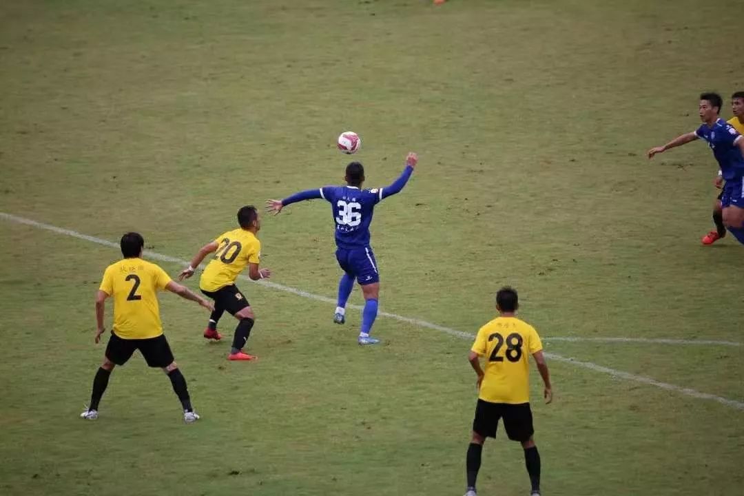 包含热火队主场作战，球迷热情助威团结一心的词条