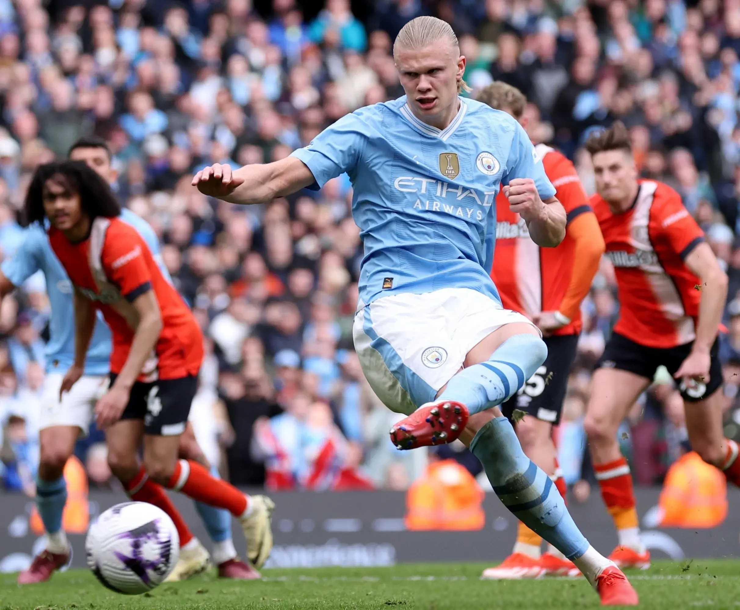 曼城小组赛表现抢眼,期待淘汰赛 曼城小组赛表现抢眼,期待淘汰赛